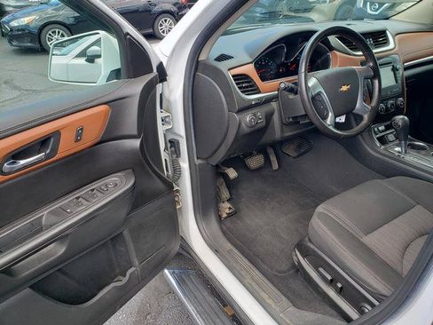 Used 2017 Chevrolet Traverse LT w/ Style and Technology Package AWD/4WD image 10