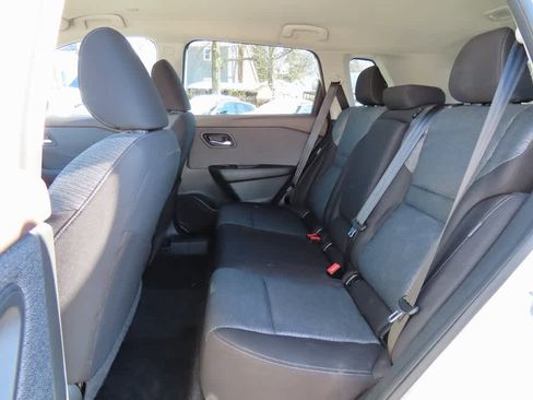 Used 2023 Nissan Rogue SV image 14