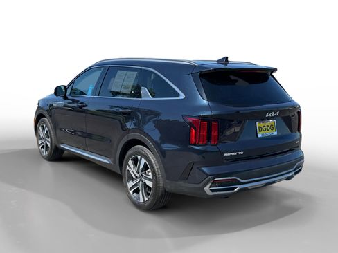 Used 2023 Kia Sorento SX Prestige image 3