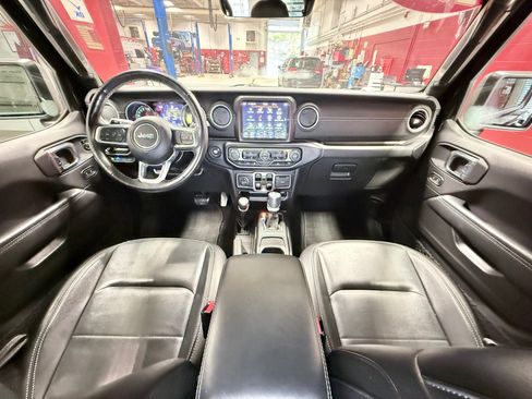 Used 2022 Jeep Wrangler Unlimited Sahara w/ Cold Weather Group AWD/4WD image 22
