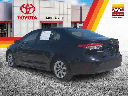 Certified 2025 Toyota Corolla LE FWD image 3