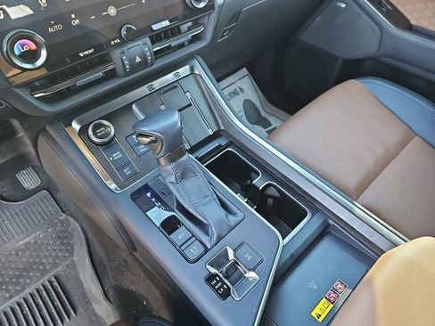 Used 2025 Lexus GX 550 w/ Accessory Package (2T) AWD/4WD image 21