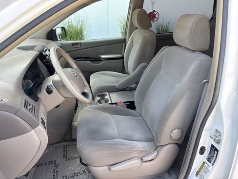 Used 2005 Toyota Sienna LE FWD image 17