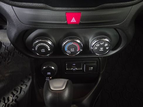 Used 2016 Jeep Renegade Sport w/ Power & Air Group image 24