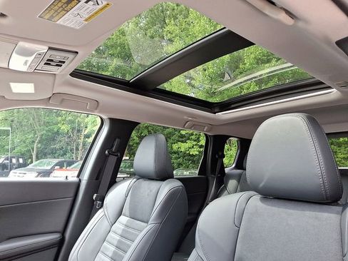 New 2025 Mitsubishi Outlander SE image 10