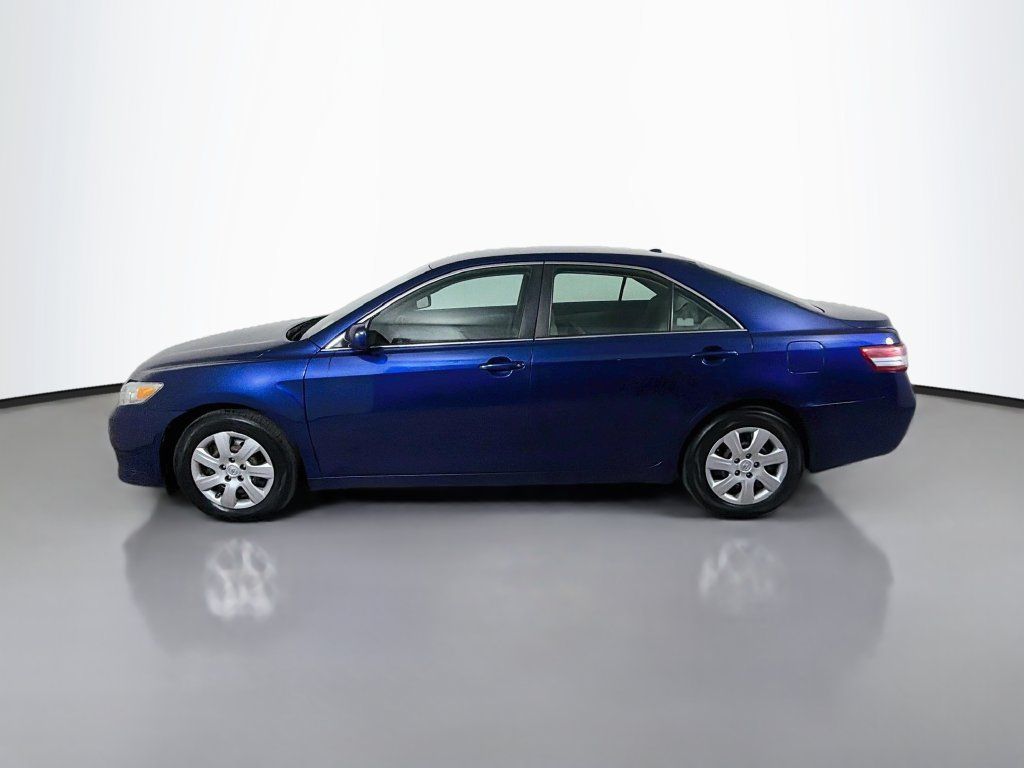 Used 2010 Toyota Camry LE FWD image 9
