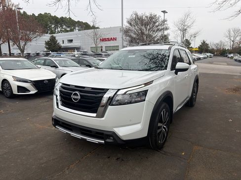 New 2025 Nissan Pathfinder Platinum w/ Cargo Package image 3