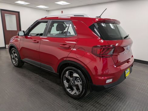 Used 2023 Hyundai Venue Limited image 6