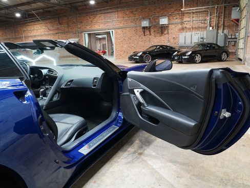 Used 2016 Chevrolet Corvette Stingray Coupe w/ Carbon Flash Badge Package image 47
