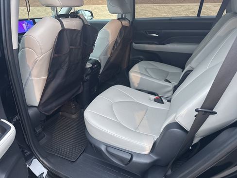 Used 2024 Toyota Grand Highlander XLE image 11