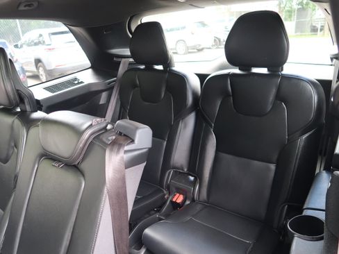 Used 2019 Volvo XC90 T5 Momentum w/ Protection Package Premier FWD image 38