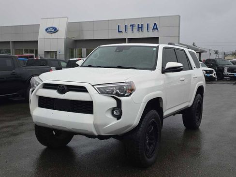 Used 2022 Toyota 4Runner SR5 Premium image 1