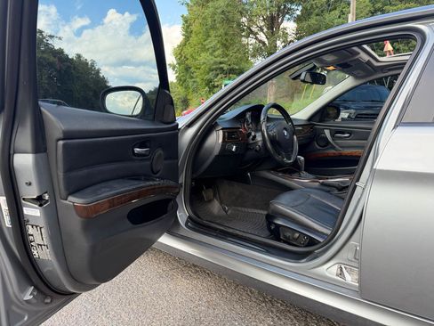 Used 2011 BMW 328i xDrive Sedan AWD/4WD image 10