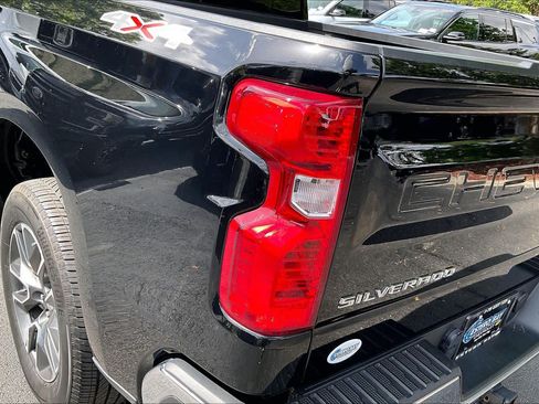 Used 2023 Chevrolet Silverado 1500 LT AWD/4WD image 28
