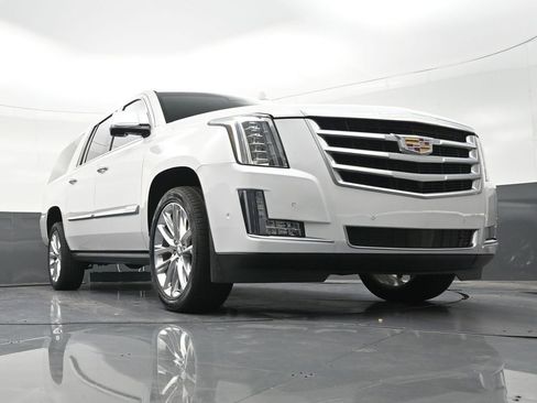 Used 2019 Cadillac Escalade ESV Premium Luxury RWD image 33
