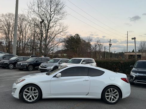 Used 2016 Hyundai Genesis 3.8 image 4