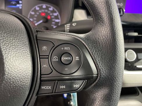 Used 2025 Toyota Corolla LE FWD image 16