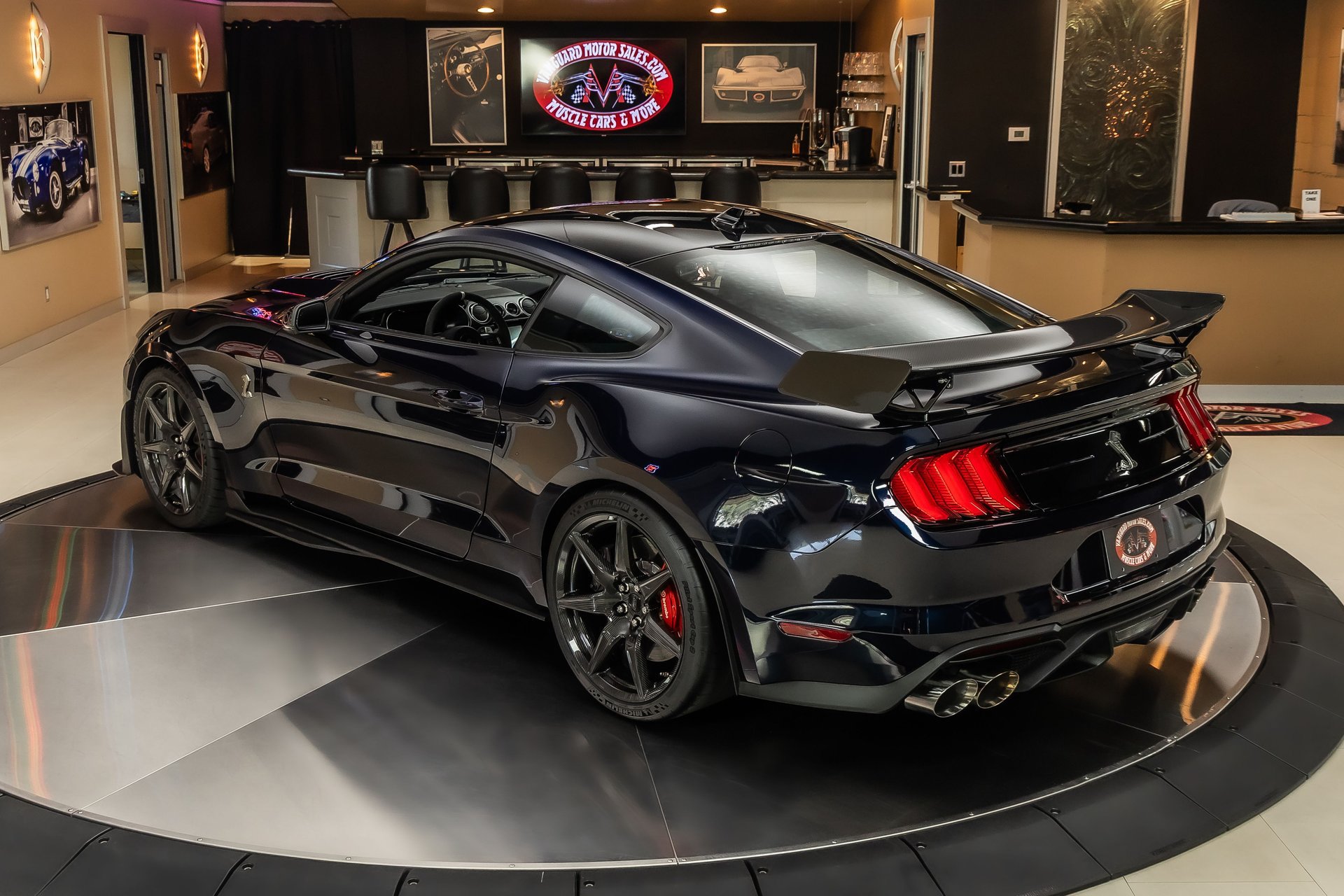Used 2021 Ford Mustang Shelby GT500 w/ Carbon Fiber Track Pack RWD image 16