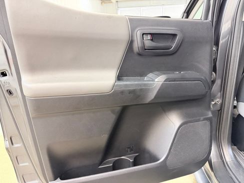 Used 2020 Toyota Tacoma SR AWD/4WD image 18