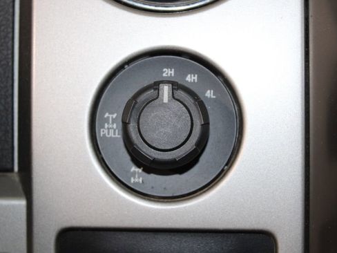 Used 2013 Ford F150 FX4 w/ Mid Equipment Group AWD/4WD image 29