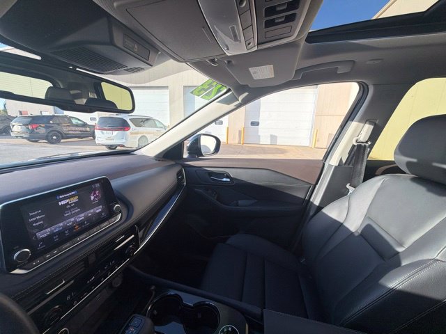 Used 2023 Nissan Rogue SL AWD/4WD image 32