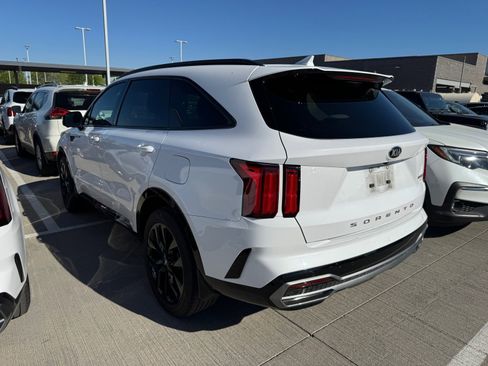 Used 2021 Kia Sorento SX image 3