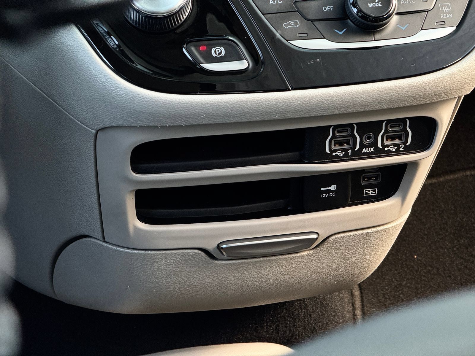 Used 2022 Chrysler Pacifica Touring-L FWD image 22