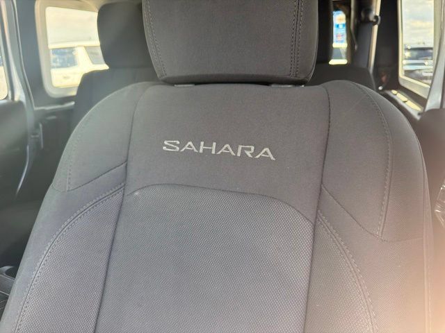 Used 2018 Jeep Wrangler Unlimited Sahara AWD/4WD image 24