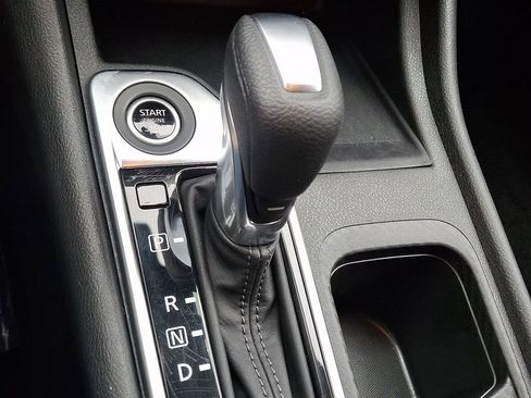 Used 2025 Nissan Sentra SV FWD image 14