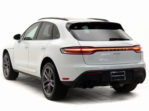 Used 2025 Porsche Macan image 3