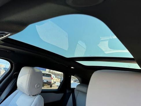 Used 2024 Land Rover Range Rover Velar Dynamic SE image 3