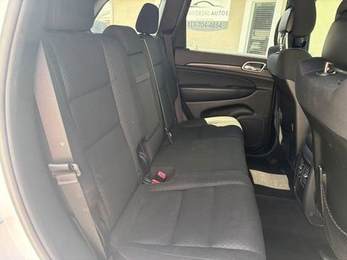 Used 2018 Jeep Grand Cherokee Laredo RWD image 16