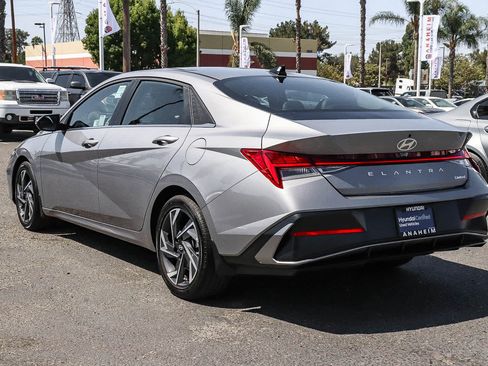 Used 2025 Hyundai Elantra Limited FWD image 9