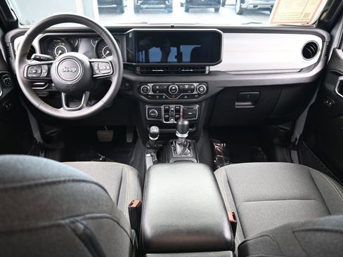 Certified 2024 Jeep Gladiator Sport image 38