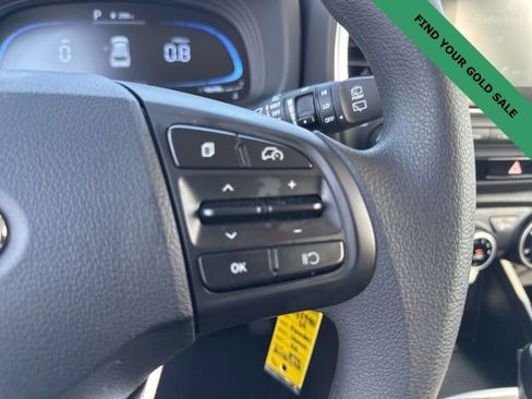 Used 2025 Hyundai Venue SE image 15