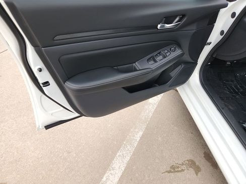 Used 2025 Nissan Altima 2.5 SV image 27