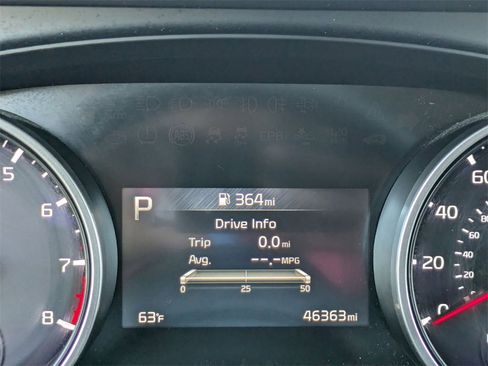 Used 2024 Kia Carnival LX image 16