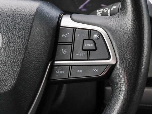 Used 2021 Toyota Sienna XLE w/ XLE Plus Package FWD image 25