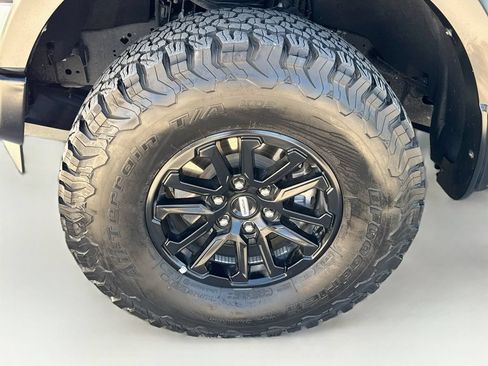 Used 2025 Ford F150 Raptor AWD/4WD image 39