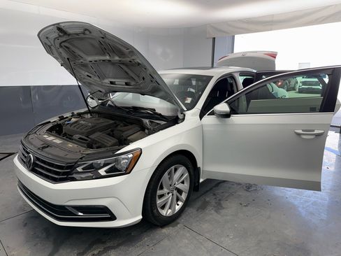 Used 2018 Volkswagen Passat 2.0T SE image 16