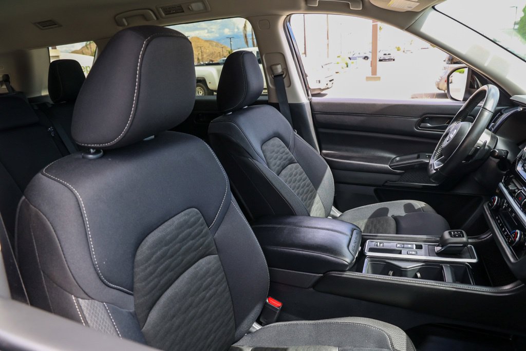 Used 2025 Nissan Pathfinder SV FWD image 22