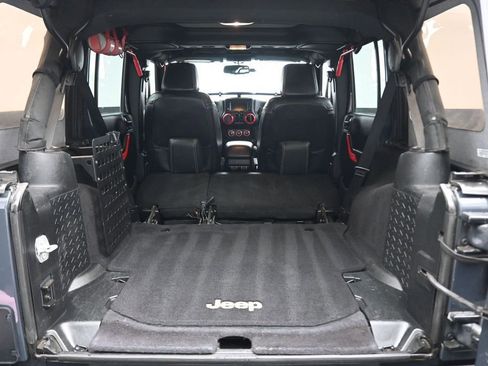 Used 2016 Jeep Wrangler Unlimited Rubicon w/ Connectivity Group AWD/4WD image 34