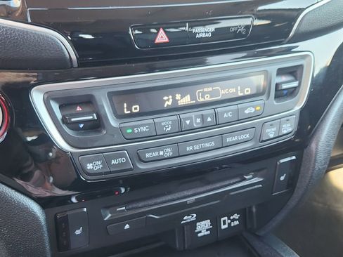 Used 2022 Honda Pilot Touring image 10