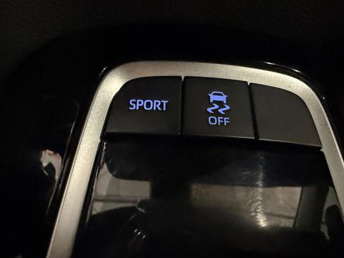 Used 2022 Toyota Corolla SE image 30