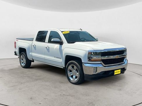Used 2018 Chevrolet Silverado 1500 LT w/ LT Eassist Package AWD/4WD image 3
