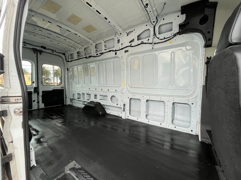 Used 2022 Ford E-Transit 148 High Roof Extended RWD image 4