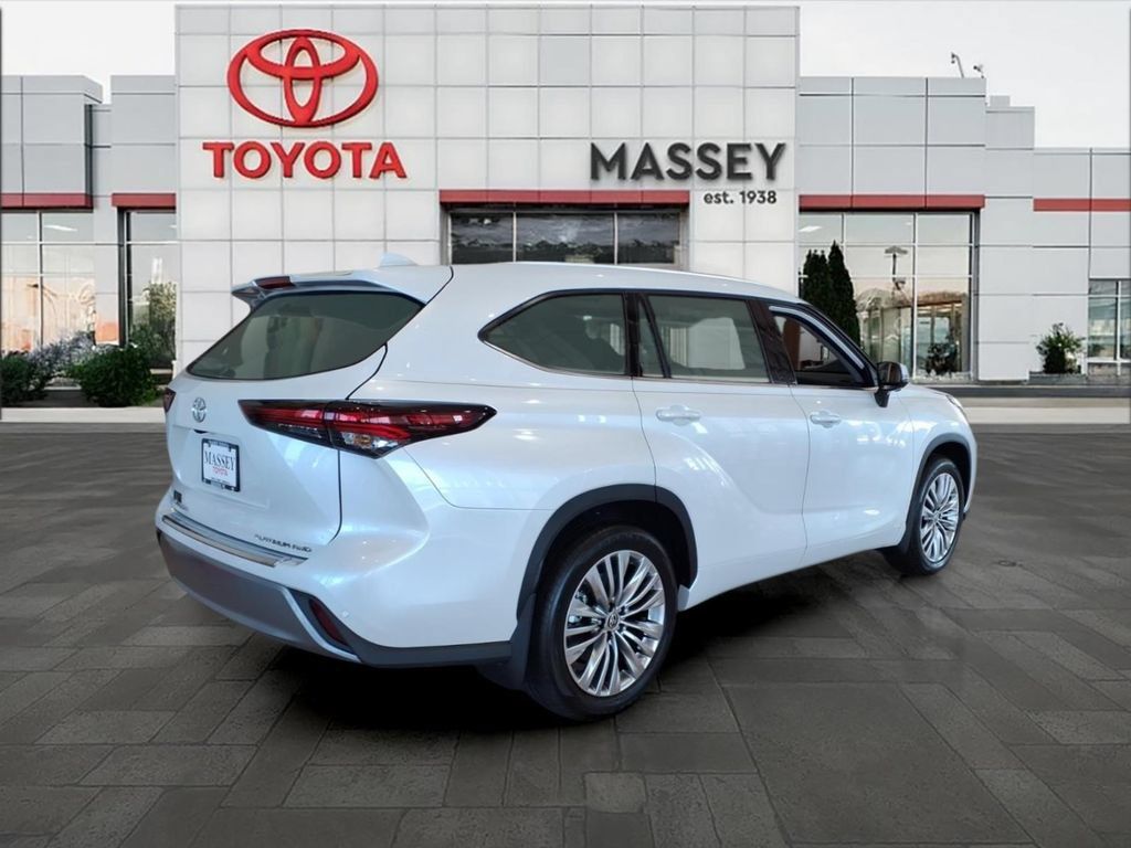New 2026 Toyota Highlander Platinum AWD/4WD image 7