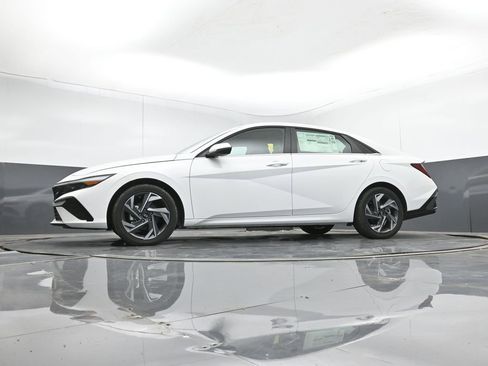 New 2026 Hyundai Elantra Limited FWD image 10