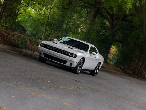Used 2018 Dodge Challenger SXT Plus RWD image 44