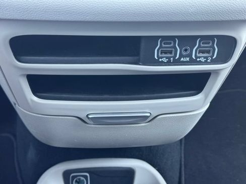 Certified 2024 Chrysler Pacifica Touring-L FWD image 36
